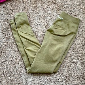 Alphalete Amplify Legging ‘Not Gold’ XS